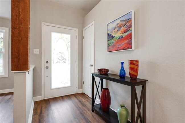 Building Photo - 501 Elm Ct