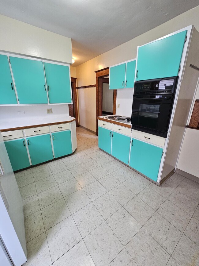 Building Photo - 38-40-40 Monroe St