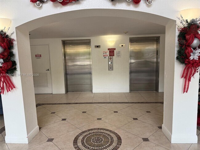 Foto del edificio - 9300 Fontainebleau Blvd
