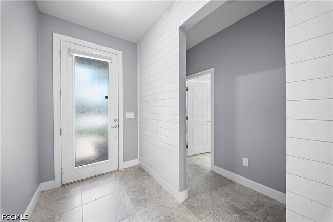 Building Photo - 3685 E Hampton Cir