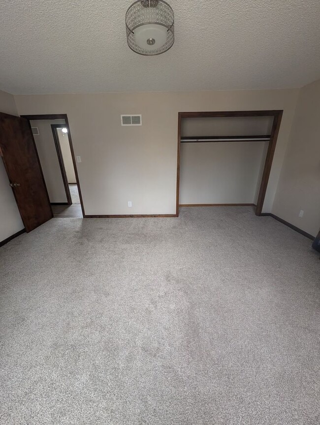 Foto del edificio - NEW PROPERTY LIVE!!!  LOOK AT THIS GEM!  Schedule A Tour Today!!  More photos coming soon!