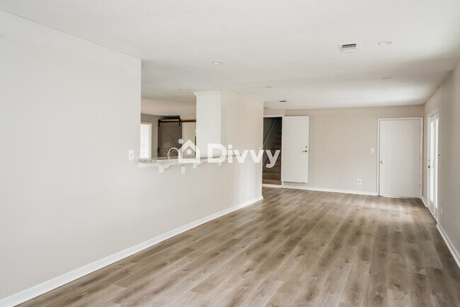 Foto del edificio - 615 W Hillcrest St