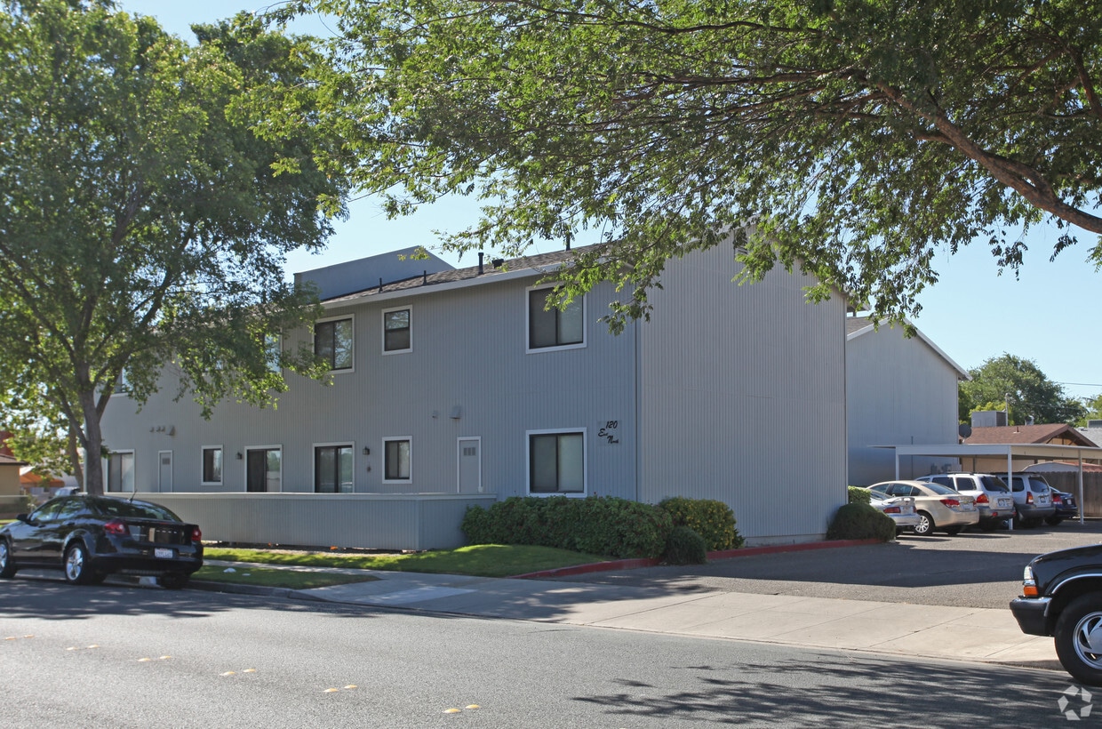 120 E North St, Manteca, CA 95336 Apartments in Manteca, CA