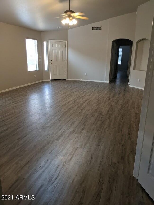 Building Photo - 616 S 110th Pl