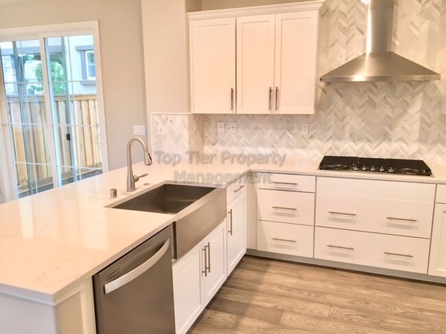Building Photo - Spectacular 3 Bd.2.5 Ba single-family hous...