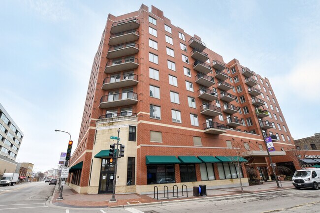 Building Photo - 515 Main St