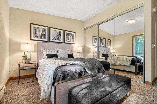 Interior Photo - Lake Pointe