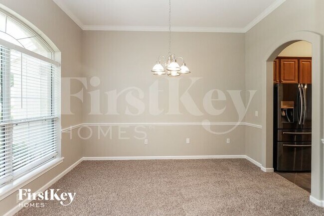 Building Photo - 874 Club Hills Dr