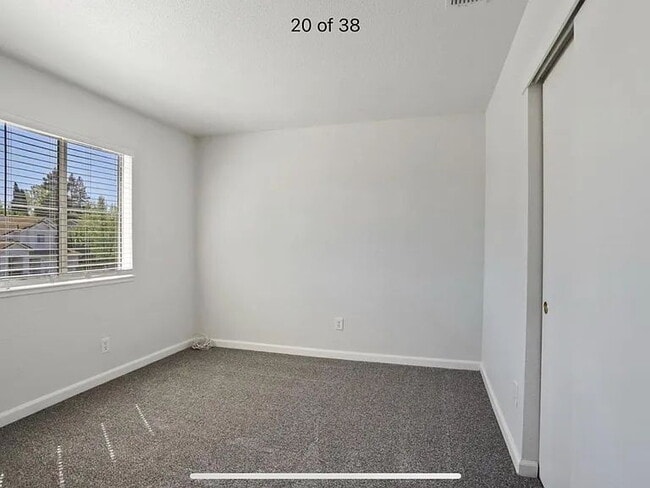Building Photo - 3 bedrooms + loft (office space or extra bedroom), 2.5 bath home, 1896 square feet home lays quie...