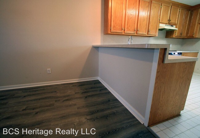 Building Photo - 901 Camellia Ct