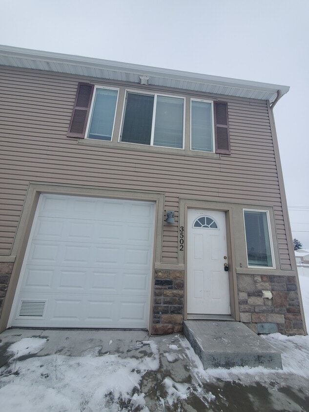 3502 Greenfield Dr, Ammon, ID 83406 Townhouse for Rent in Ammon, ID