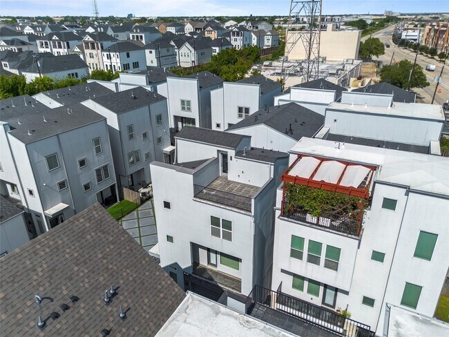 Foto del edificio - 8409 Hempstead Rd