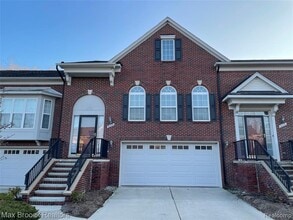 Building Photo - 924 Sandalwood Dr