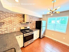 Building Photo - 1618 W Diamond St