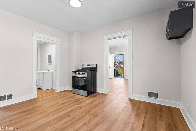 Building Photo - 13612 Durkee Ave