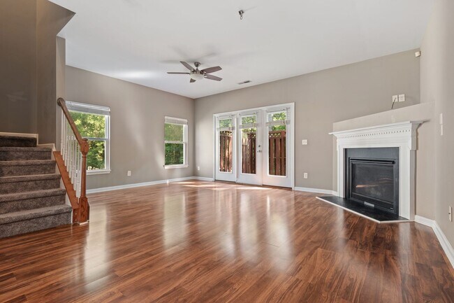 Foto del edificio - Stunning 3 Story Townhome in South Durham!