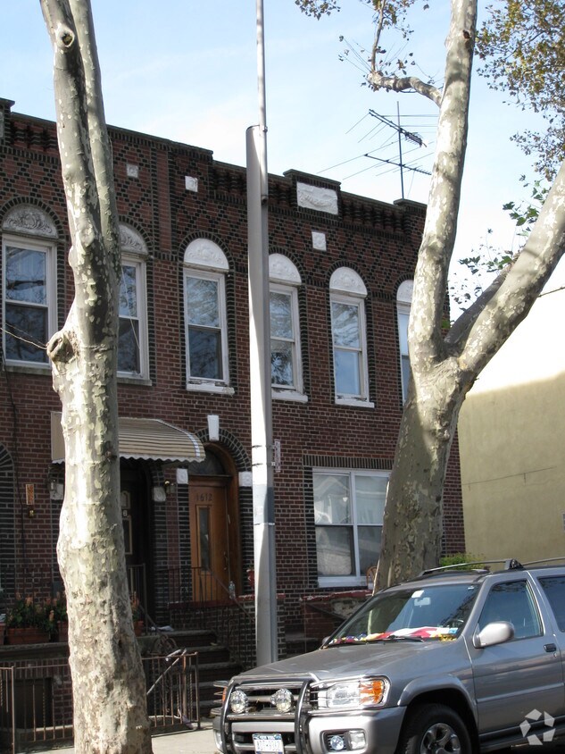 Foto del edificio - 1612 E 2nd St