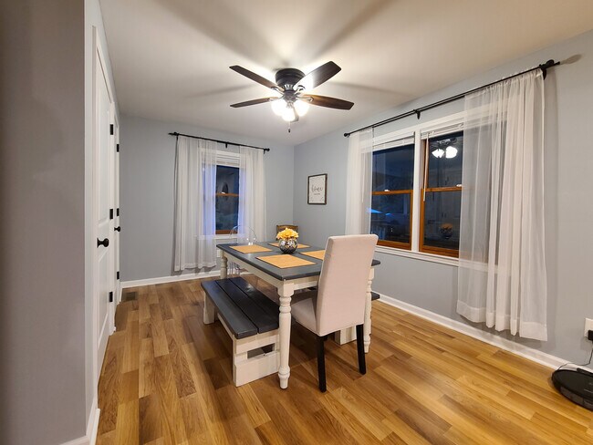 Foto del edificio - 3103 S Oak Ct SE