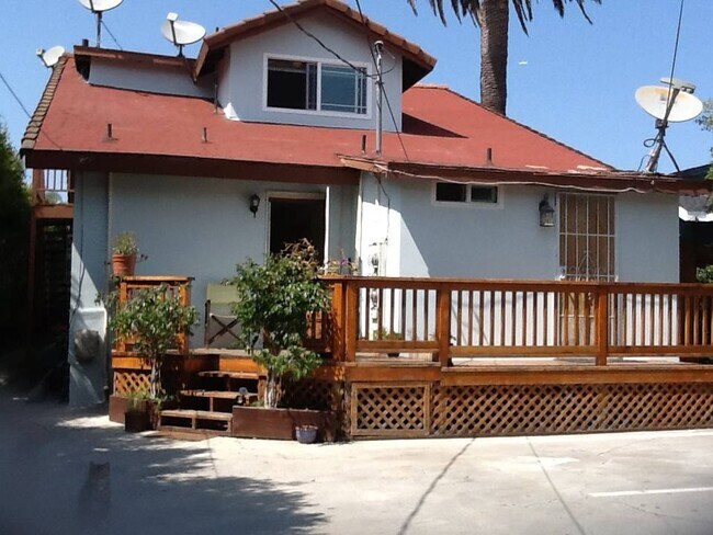 Building Photo - 412 Rose Ave