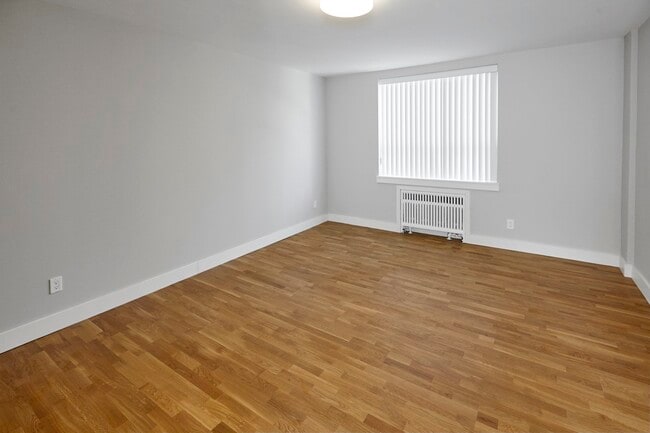 Photo du bâtiment - 2400 Bathurst St
