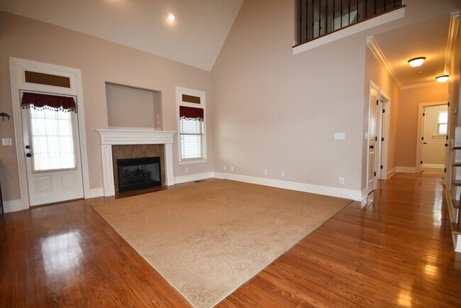 Building Photo - 8751 Seven Lakes Dr