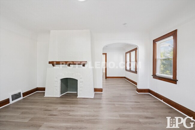 Foto del edificio - 4119 Kingsbury Ave