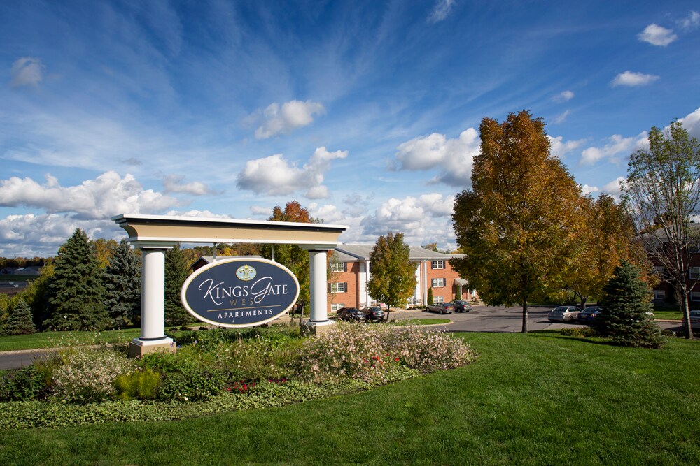 Kings Gate West Apartments in Camillus, NY