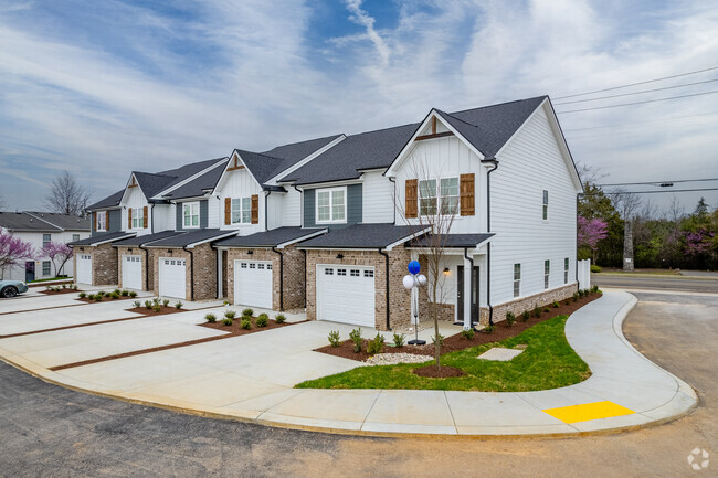 Building Photo - Oakwood Village Townhomes