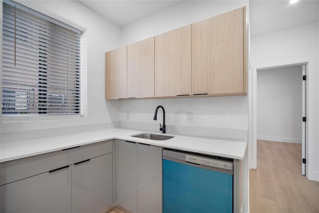 Foto del edificio - 629 SW 10th Ave