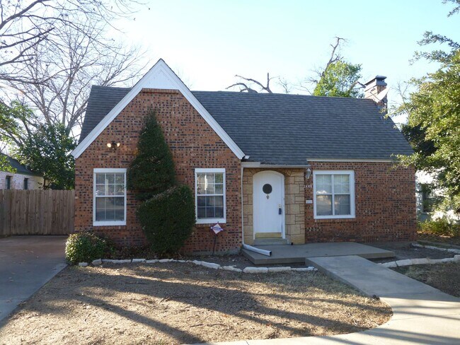 Bluebonnet Circle Charmer - Bluebonnet Circle Charmer House