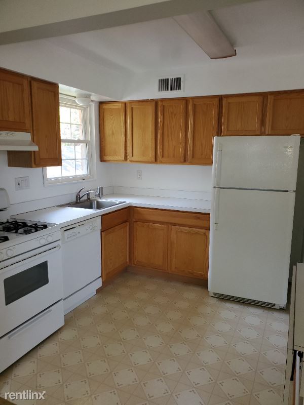 Building Photo - 2 br, 1 bath House - 1044 N Daniel St