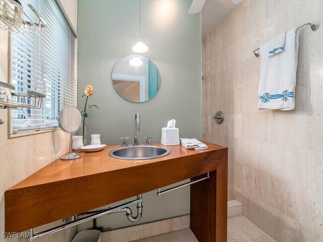 Foto del edificio - 883 Galleon Dr