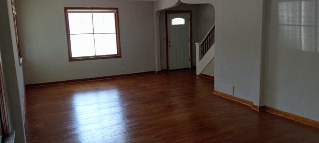 Building Photo - 1303 Camp St