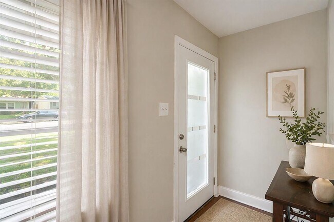 Building Photo - 2603 Albata Ave