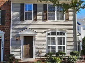 Building Photo - 10427 Alexander Martin Ave