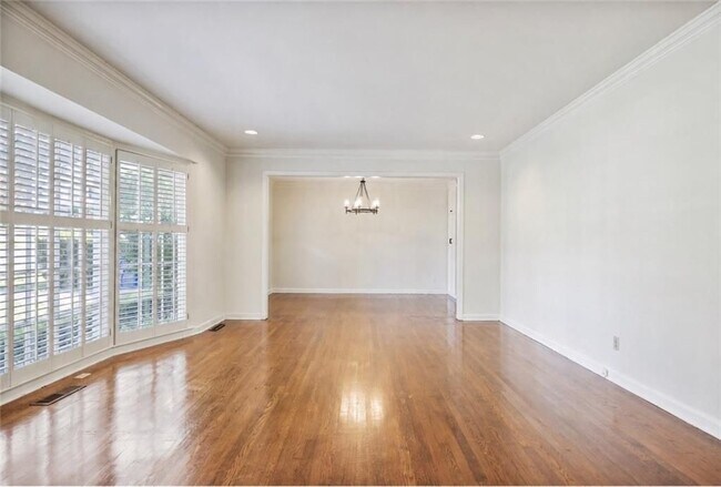 Building Photo - 2509 Sharondale Dr NE