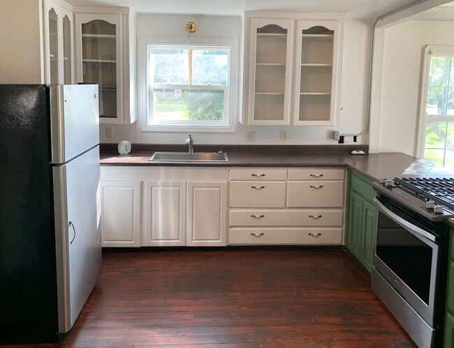 Kitchen - 2044 Humboldt Rd