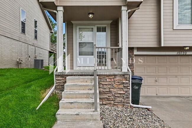Building Photo - Beautiful Townhome in Shadow View
