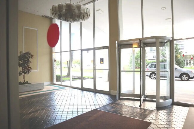 Foto del edificio - 9009 Golf Rd