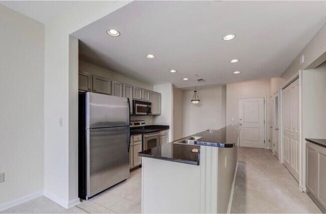 Building Photo - 3040 Peachtree Rd NW