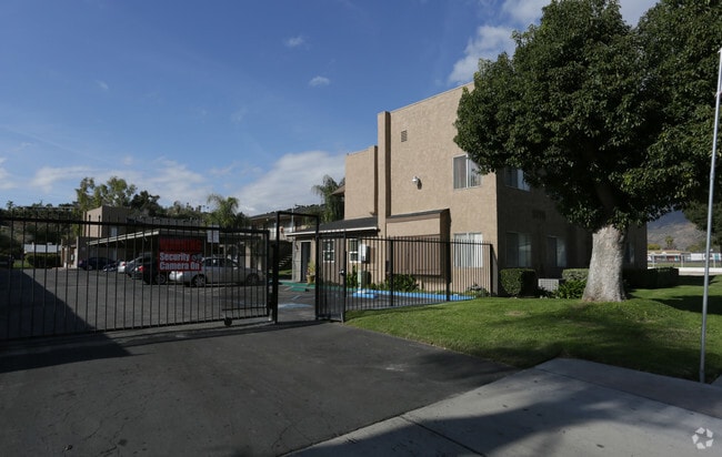 Building Photo - Avalon Court