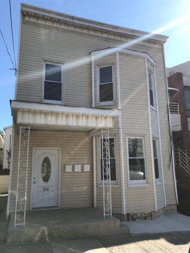 Foto principal - 224 67th St
