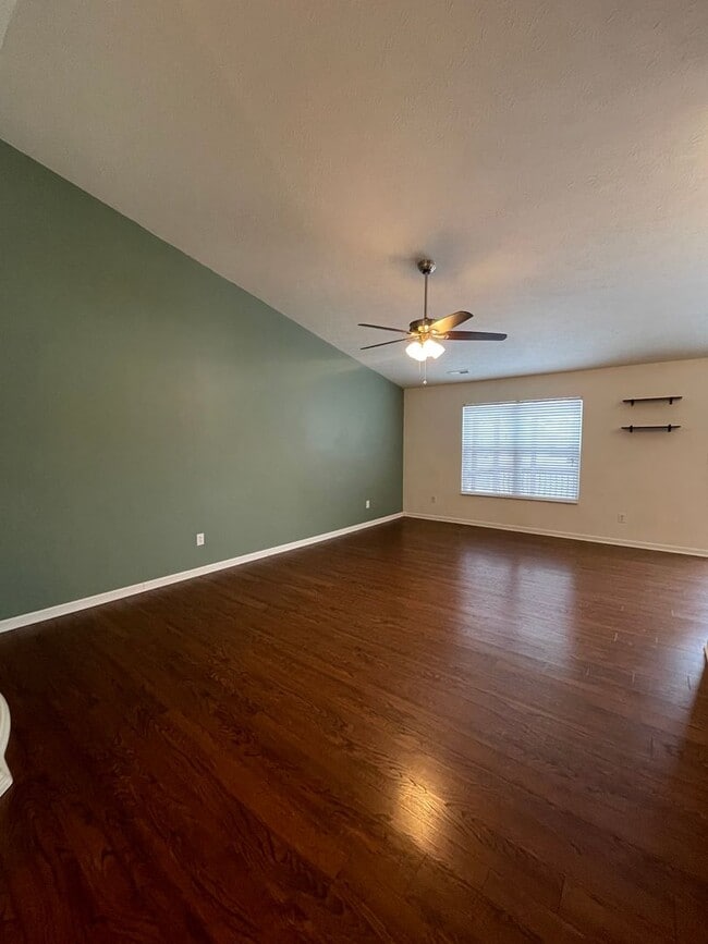 Building Photo - Gorgeous Three Bedroom Single-Family Home