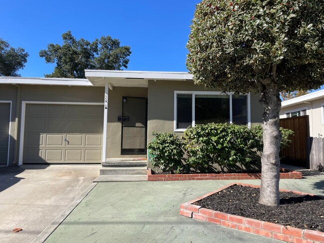 Foto del edificio - Sunny Seabright 2Bd/1Ba Duplex with Garage...