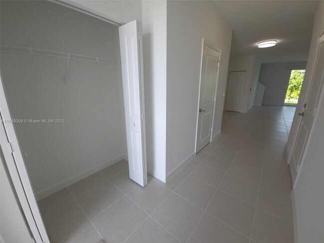Foto del edificio - 321 SE Crossoak Ln