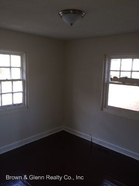 Building Photo - 2418 Julia Ave