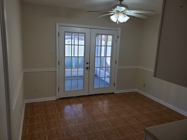 Building Photo - 15 Peach Row