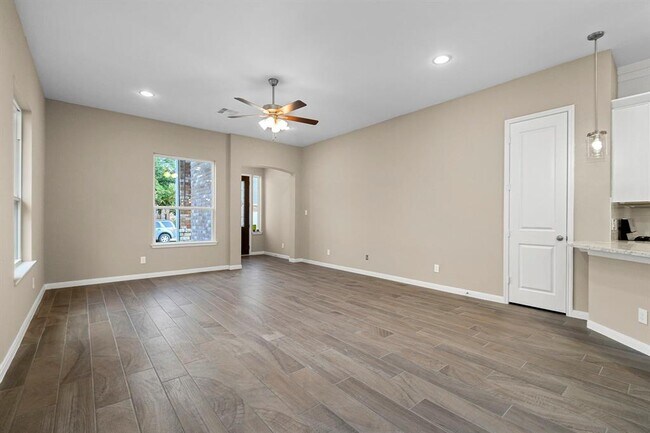 Building Photo - 10339 Solitaire Cir