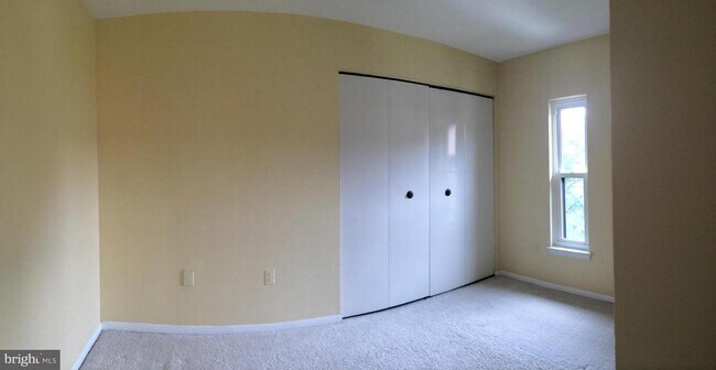 Building Photo - 8009 Mandan Rd