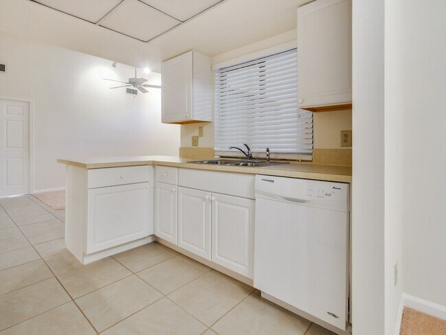 Foto del edificio - 14465 Larkspur Ln